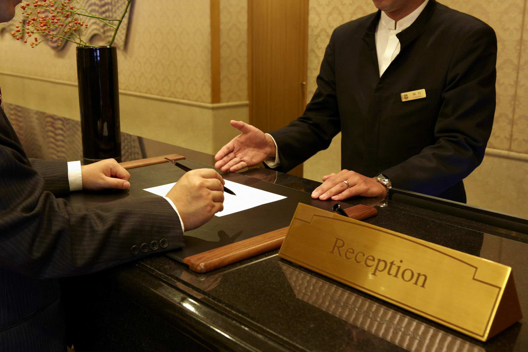 Hotel Agora Regency Osaka Sakai Sakai  Extérieur photo A hotel receptionist